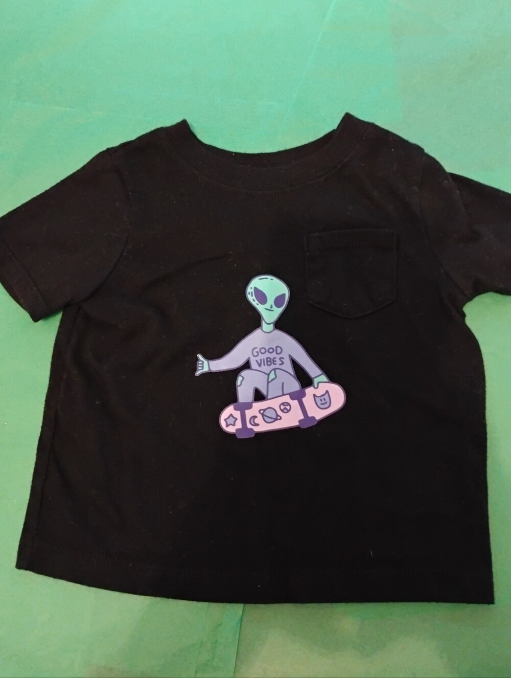 Baby Black T-Shirt with Alien Skateboard Graphic - Good Vibes